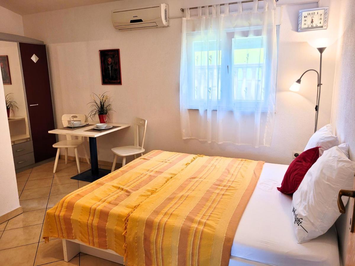 Apartment Jelena Vir Exterior foto